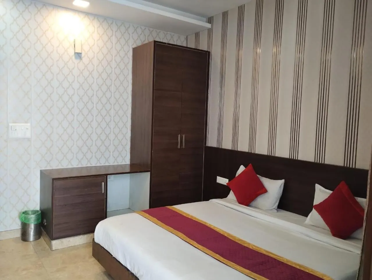 Hotel Rajvansh Palace Gurgaon 3*,