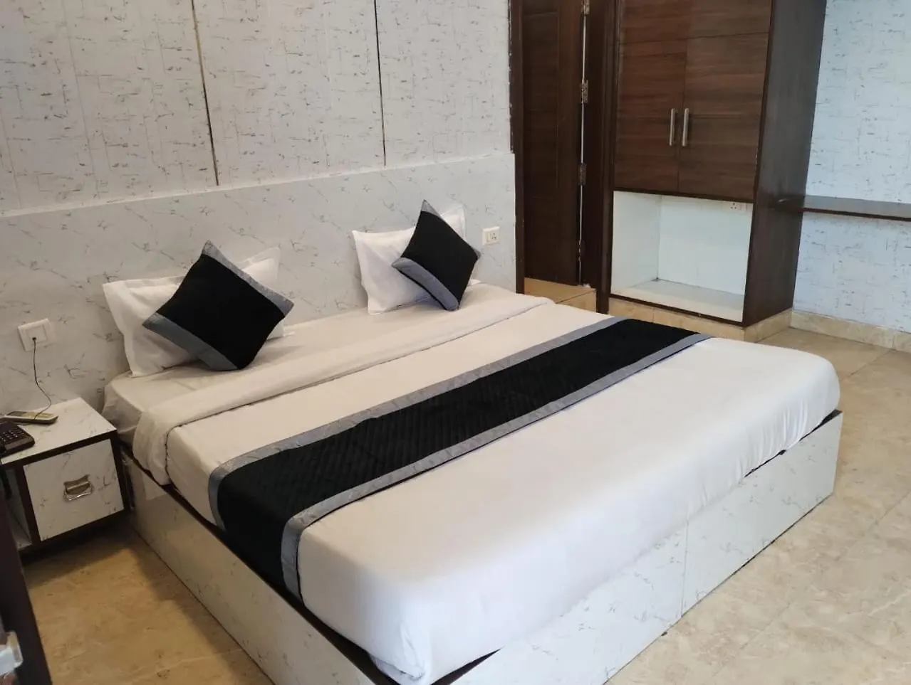 Hotel Rajvansh Palace Gurgaon