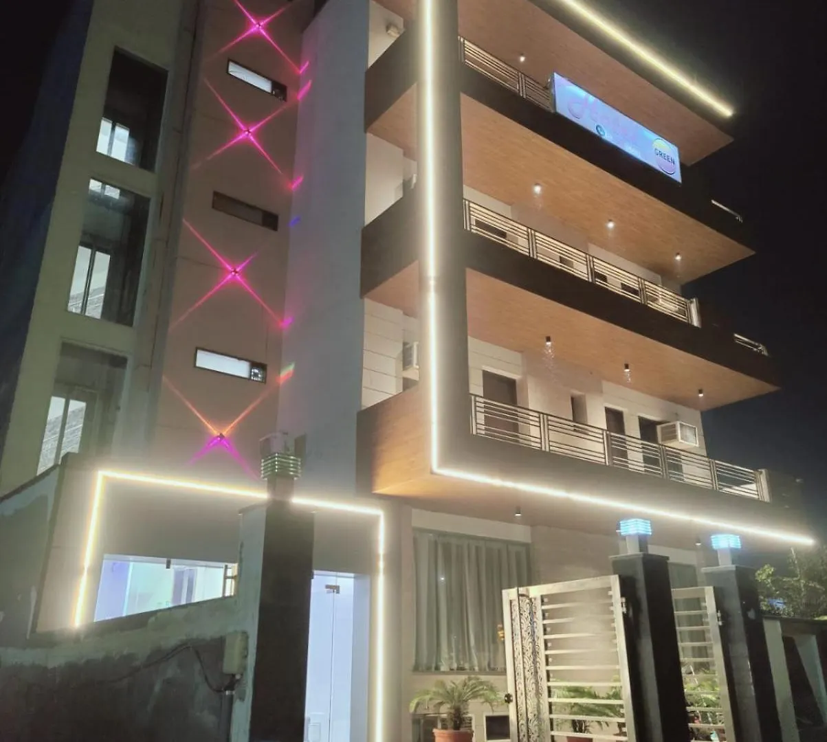Hotel Rajvansh Palace Gurgaon